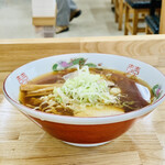 Kudou Ramen - ◎透き通ったスープで、青森産の鰯などの焼き干しと青森シャモロックの鶏ガラなどをブレンド。優しい味わいのあっさりとしたスープ。