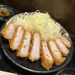 キセキ食堂 上尾店 - 熟成ロースカツ定食２００グラム肉の断面