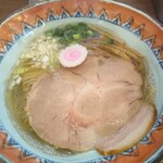 石臼玄麦自家製らーめん 丸竈 - 料理写真:かます煮干しとアゴだし塩らーめん750円(大盛100円)