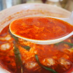 辛麺屋 蘭飯 - もつ辛麺：中辛（スープ）