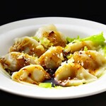本格的香港料理と火鍋担々麺の店 クーロン - モチモチ水餃子