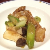 萬珍樓 本店 - エリンギと大山鶏？の香り炒め