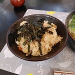 手打ちうどん王将 - しっかり味が染みた具材ぎっしりのかやくご飯