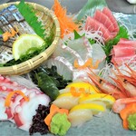 Assorted sashimi (2-3 servings)