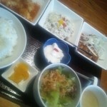 餃子のドラゴンキッチン - お得な三種の定食。