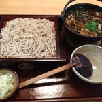 蕎麥處みねた - 山菜ソバ。あつあつの山菜汁にソバをつけるのだが…ソバはソバで食いたかったな