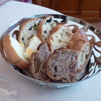 クチーナ ヒラタ - パンは3種類