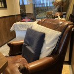 LAMP - 王の椅子のような椅子