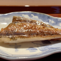 鮨 在 - メヒカリの焼き物　身は柔らかでやはり脂の強い甘味が特徴、そこに鰹の酒盗を合わせた事で旨味が加わり風味も感じられます。 脂の強い魚に酒盗、とても好きですこの組合せ(^^♪