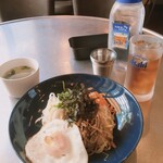 路地裏食堂　とんデジ - わかめスープ/ビビンバ/ウーロン茶