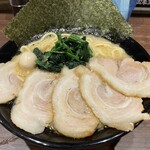 横浜家系ラーメン 金山家 - チャーシュー麺
