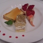 ラ ブラスリー - 2012.10  デザートワゴンから プリン、モンブラン、苺のタルト