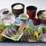 レストラン 海幸苑 - 料理写真:新メニューの「若狭四味姫（よみひめ）御膳」\3,500(税込） 若狭おばまの澄んだ海でそれぞれの匠が育てた「若狭まはた」「八百姫ひらめ」「ふくいサーモン」「小浜よっぱらいサバ」の高級魚四種の食べ比べ！※数に限りがございます数量限定商品になります。早めのご来店お待ちしております。