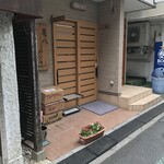 酒肴 亀八 - 知らなければ扉を開けないですよね。