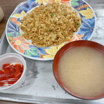 まるいち食堂 - カレーチャーハンと味噌汁