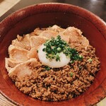 鳥割烹 水炊き 葉〆 - 鳥わさと鴨そぼろの二色丼