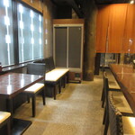 Shunsai Shubou Ichinoki - 1階のカウンター席とテーブル席