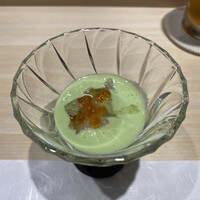 鮨 権左衛門 - 茶豆のすり流し、いくらのせ