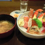 大洗　お魚食堂 - 魚河岸丼