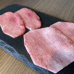 熟成焼肉 マルニク - 熟成タン　黒タン