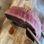 熟成焼肉 マルニク - 箸でもつとしなる柔らかさ！