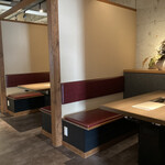 熟成焼肉 マルニク - テーブル席
      ベビーカーの方もいらっしゃいました