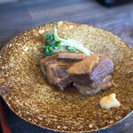 千束 - ◆豚の角煮・・ぬかで炊いた「豚肉」は、お箸でほろっと崩れるほど柔らかく美味しい。