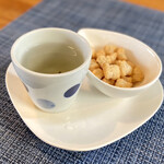 Sweets + Kitchen ARI3 - 口直しの昆布茶とおかき