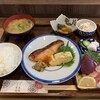 魚料理 を組。