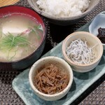 ぼちぼち - みそ汁とご飯のお供