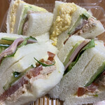 ケーワン - ツナサンド、ハムサンド、タマゴサンドが一緒に頂けます