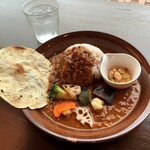 Cafe Mimpi - 野菜&ひき肉のスパイシーカレー。1300円