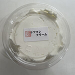 Kamakura Shifon - たっぷりの生クリーム。330円。