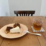 おやつ研究所 - ３つ盛り！
      小さいからペロッといけます！