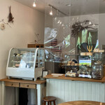 おやつ研究所 - ショーケースにはまだタルトありました。