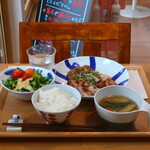 Dog Friendly Café LUANA - 本日のランチ チキンのカリカリ焼き