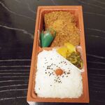 登利平 藤岡店 - 鳥追い弁当 880円