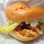 bb.q OLIVE CHICKEN cafe - ...「アジアンチキンバーガー（490円）」、辛いマークが付いていたが、辛くなかった。。