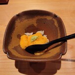 鮨 さかい - ウニの食べ比べ、利尻のバフンウニとシャリ