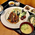 カフェ＆ラウンジ 空と月 - 九条葱の豚肉巻き定食！（880円）