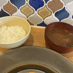 洋食カフェ グリルオニオン - ご飯とお味噌汁