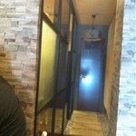 鉄板・お好み焼き 華 - 2012.10.13　カウンターから見ると突き当りがトイレ、左手が個室感覚の6席×2