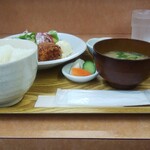 小さな食堂 ヒロ - キャベツメンチカツ定食 (税込)700円 ※正面から(2021.06.18)