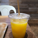 Ron Herman cafe - ◆オーガニックオレンジジュース・・美味しいのですが、パンのボリュームがあるのでもう少し量が欲しいところ。