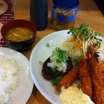 くま食堂 - ご飯と味噌汁お代わり自由