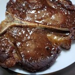 アルベロ ネロ - 美味しく焼けた、Tボーンステーキ950g