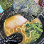 豚骨醤油ラーメン 王道家 柏店 - 普通のラーメンのチャーシューは正直小さい