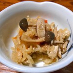 よし半 - お通し（切り干し大根の煮物）