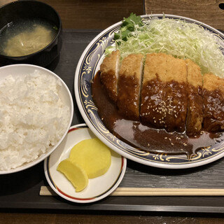 焼肉処炙樂 - 料理写真:ジャンボチキンカツ定食／550円