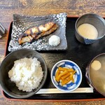 七郷屋 - 日本の正しい定食。